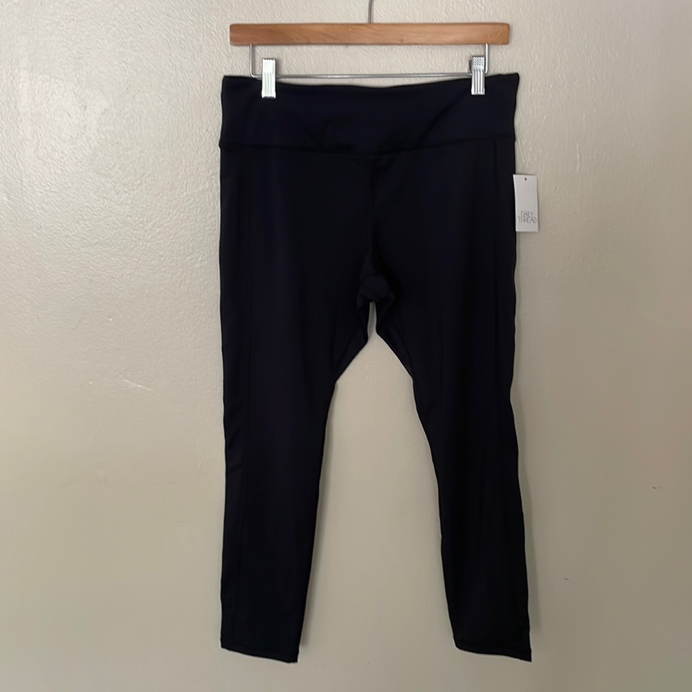 NWT Daily Thread Black Workout Legging. Large